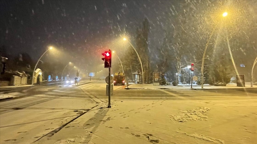 Ankara beyaza büründü