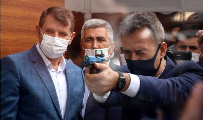 ASELSAN milli periskop ve nişangahı teslim etti