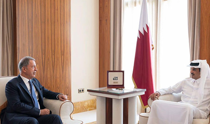 Bakan Akar, Katar Emiri Al Thani ile görüştü