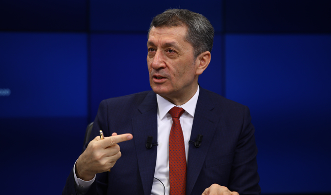 Bakan Selçuk: Baharı okullarda karşılama niyetindeyiz