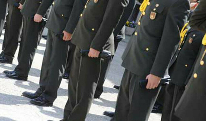 Bildiriye imza atan amirallerin özgeçmişleri