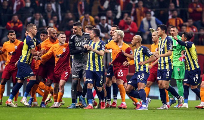 Derbide saha iki kez karıştı