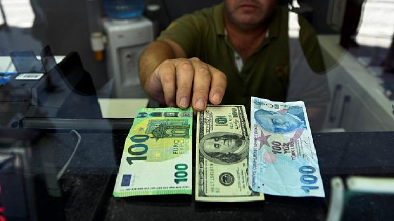 Dolar ve euro tarihi rekor kırdı