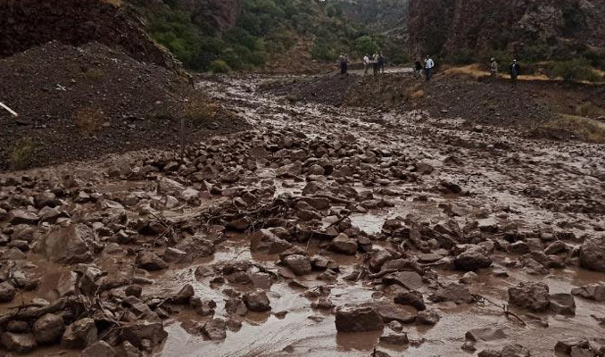 Erzurum’da sel ve heyelan Şenkaya-Göle kara yolunu ulaşıma kapattı