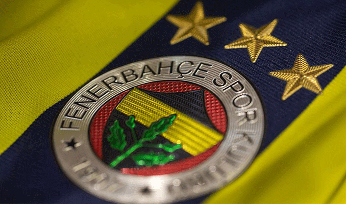 Fenerbahçeli oyuncu ambulansla hastaneye kaldırıldı