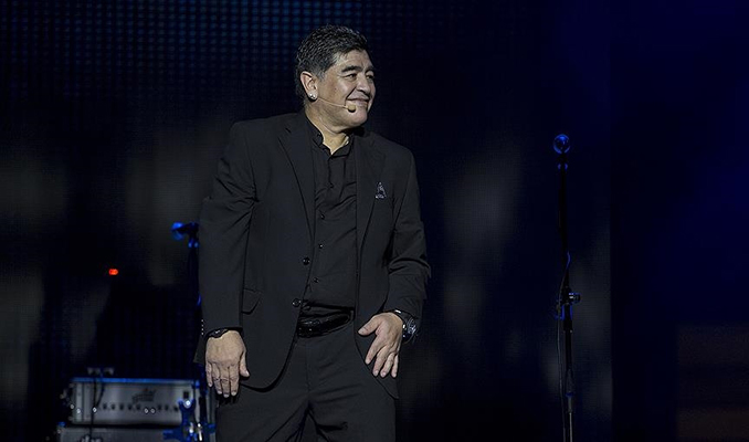 Futbol efsanesi Maradona vefatının 1. yılında anılıyor