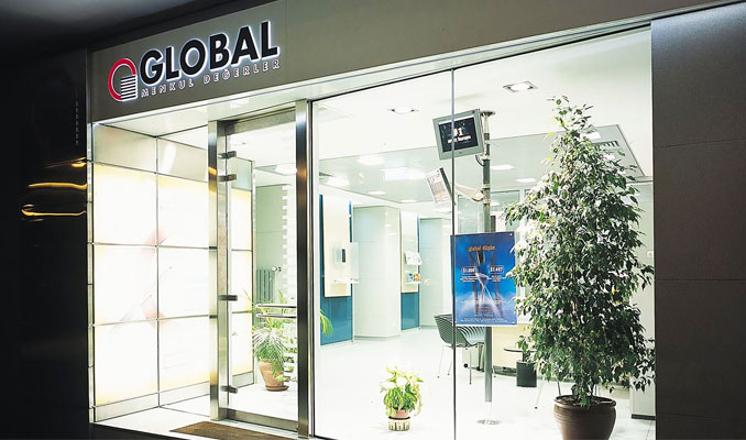 Global, usulsüzlük yapan personelini yakaladı