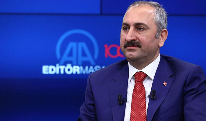 Gül: Mahkemeleri etkilemeye çalışmak suç