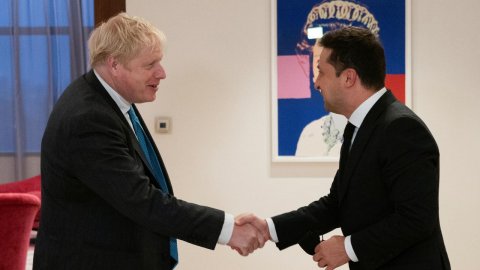 Johnson ile Zelenskiy telefonda görüştü