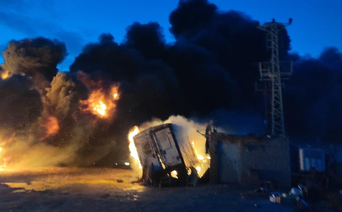 Kayseri’de yangın! 500 bin liralık tarım malzemesi kül oldu
