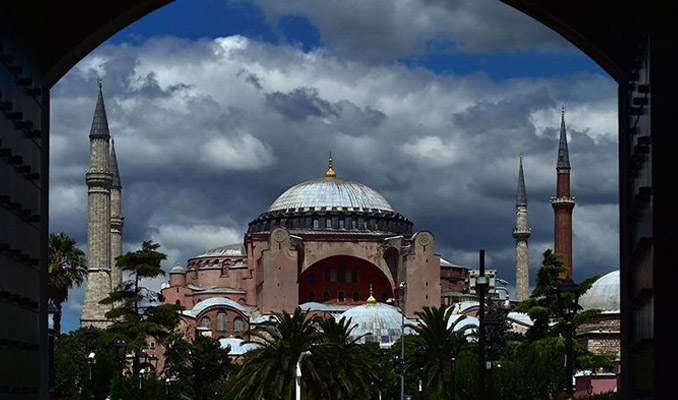 Komşudan Ayasofya tebriği