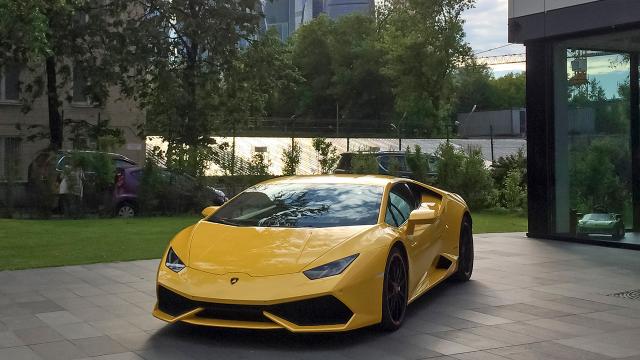 Korona virüs yardım paralarıyla kendisine Lamborghini aldı
