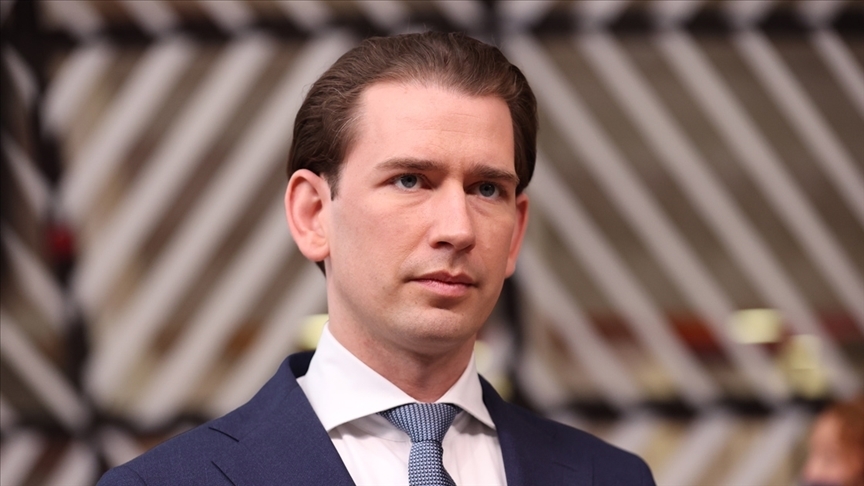 Kurz siyaseti bıraktı